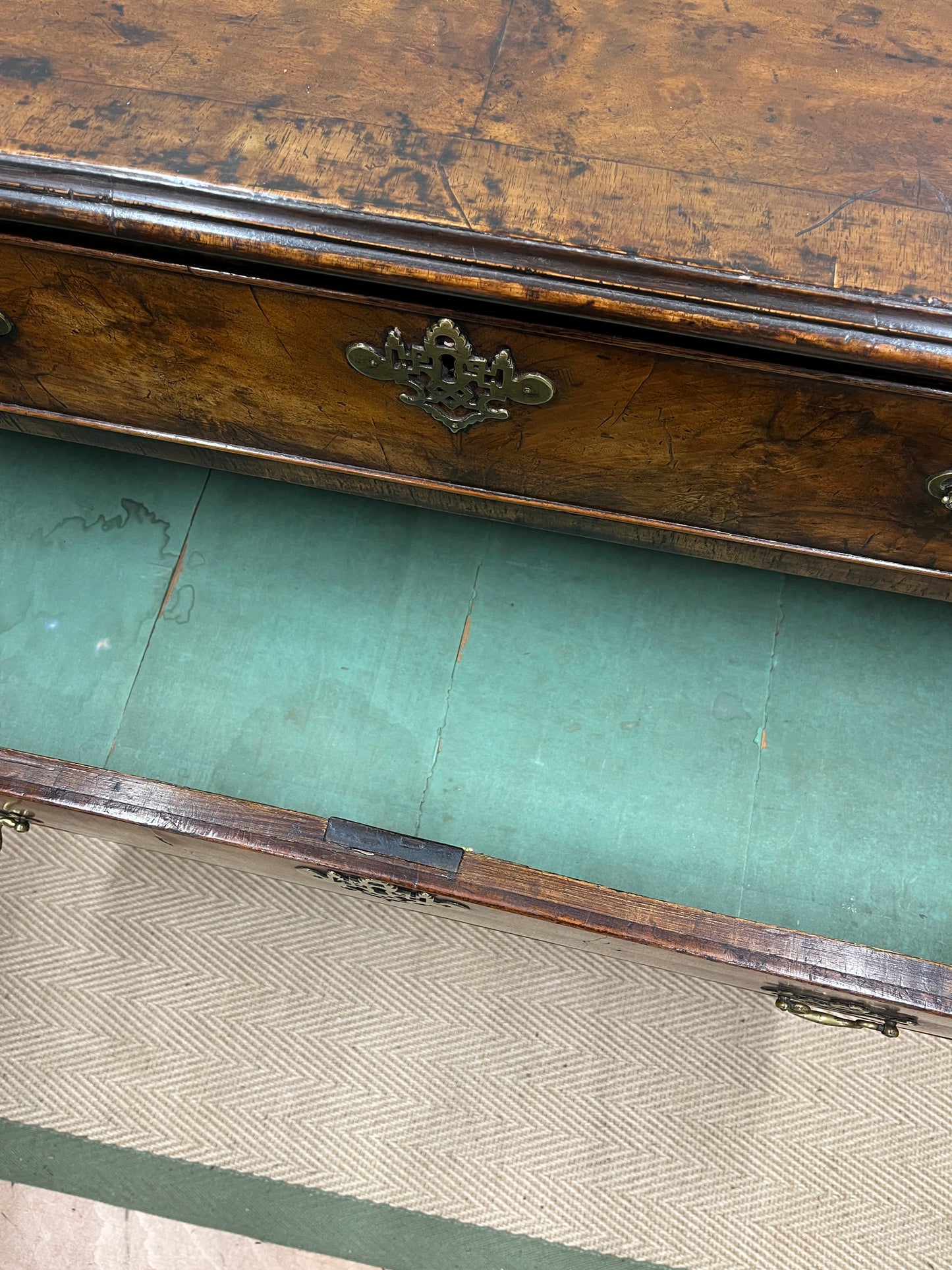 Georgian Walnut chest of drawers image 14