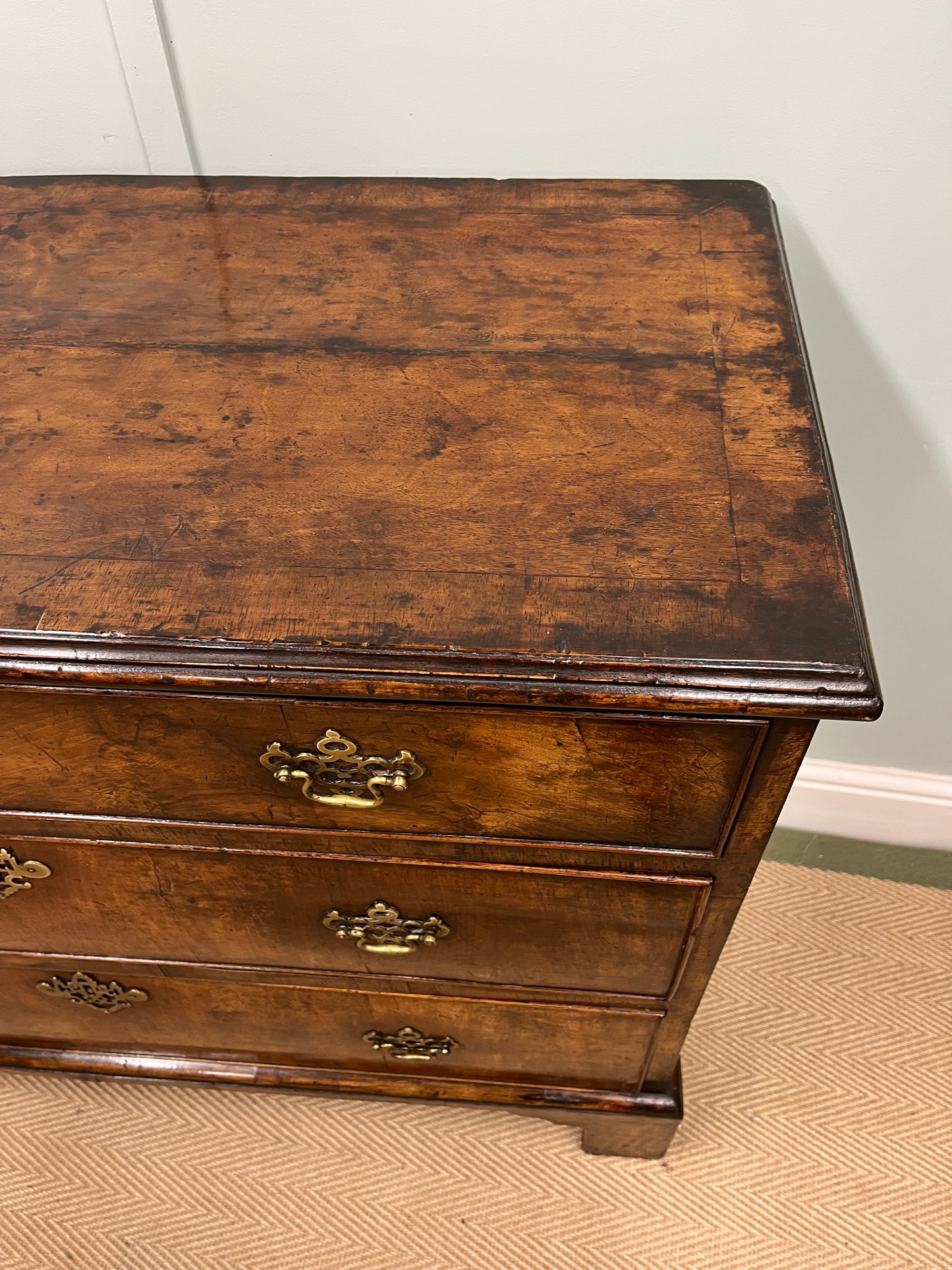 Georgian Walnut chest of drawers image 6