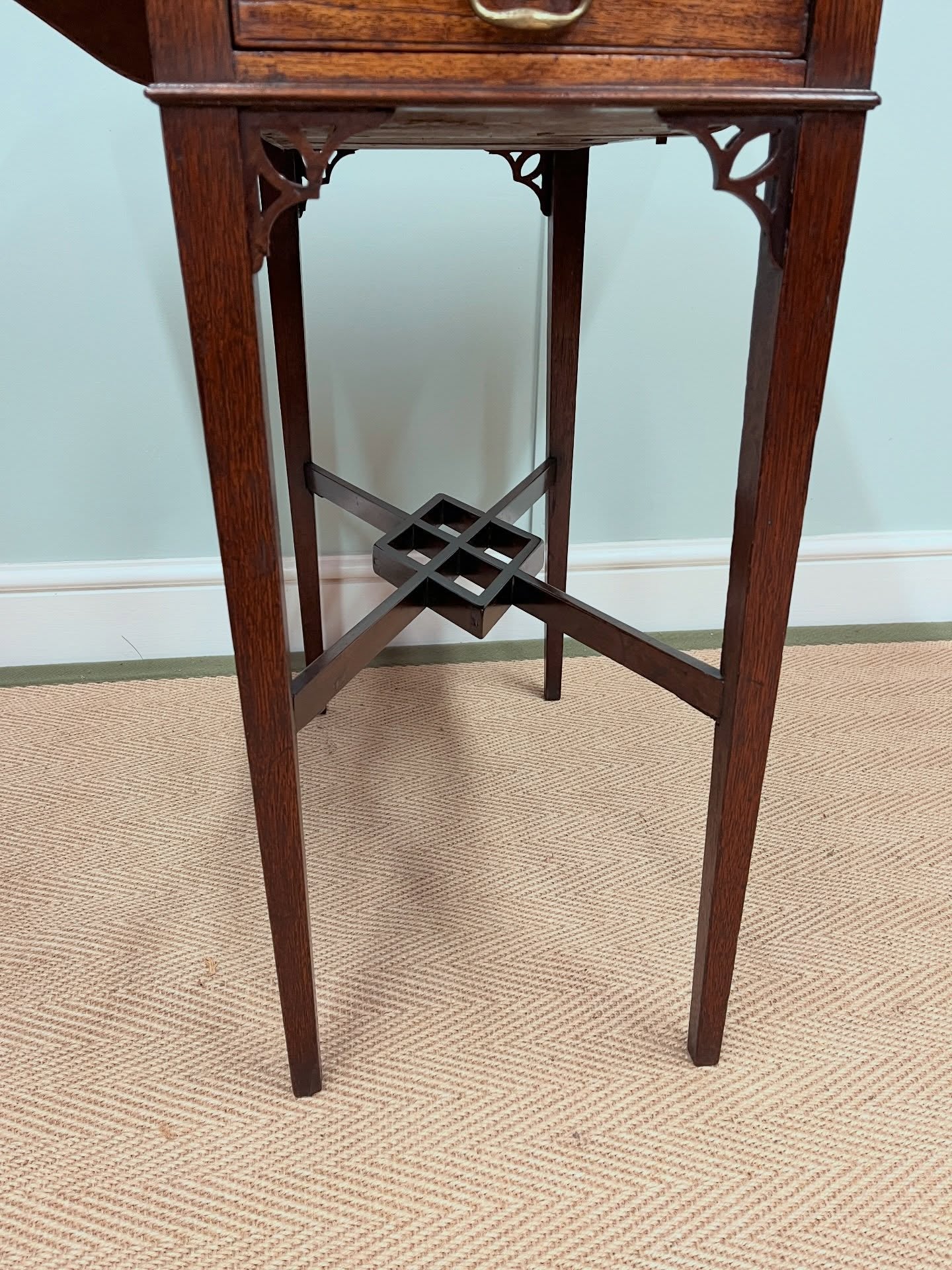 Georgian mahogany pembroke table image 2