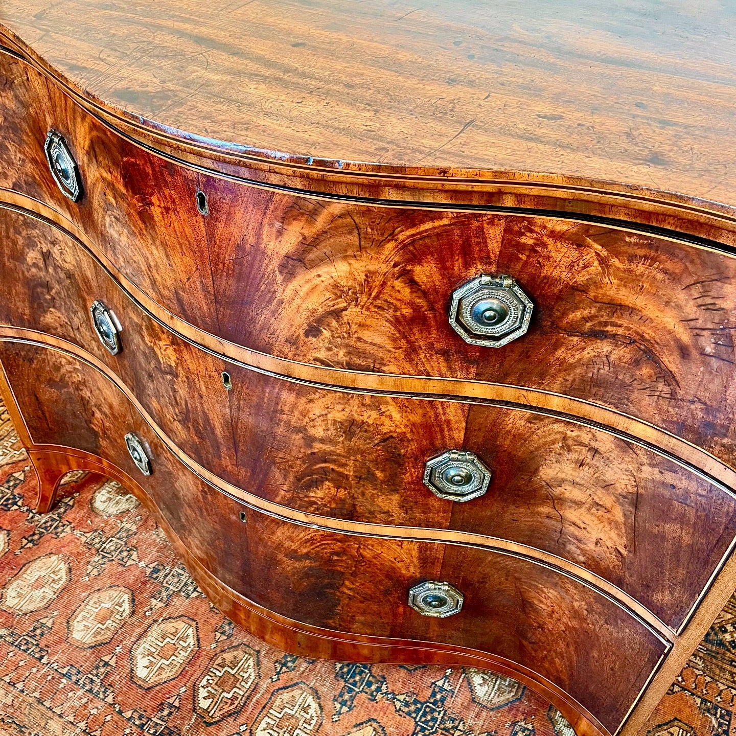 Georgian serpentine fronted chest of drawers image 1