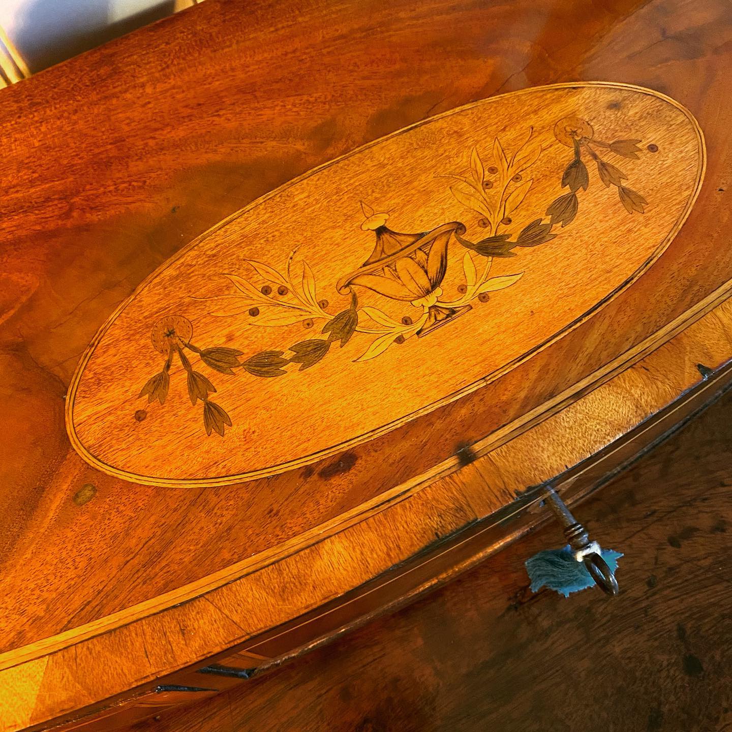 Georgian mahogany dressing table mirror image 2