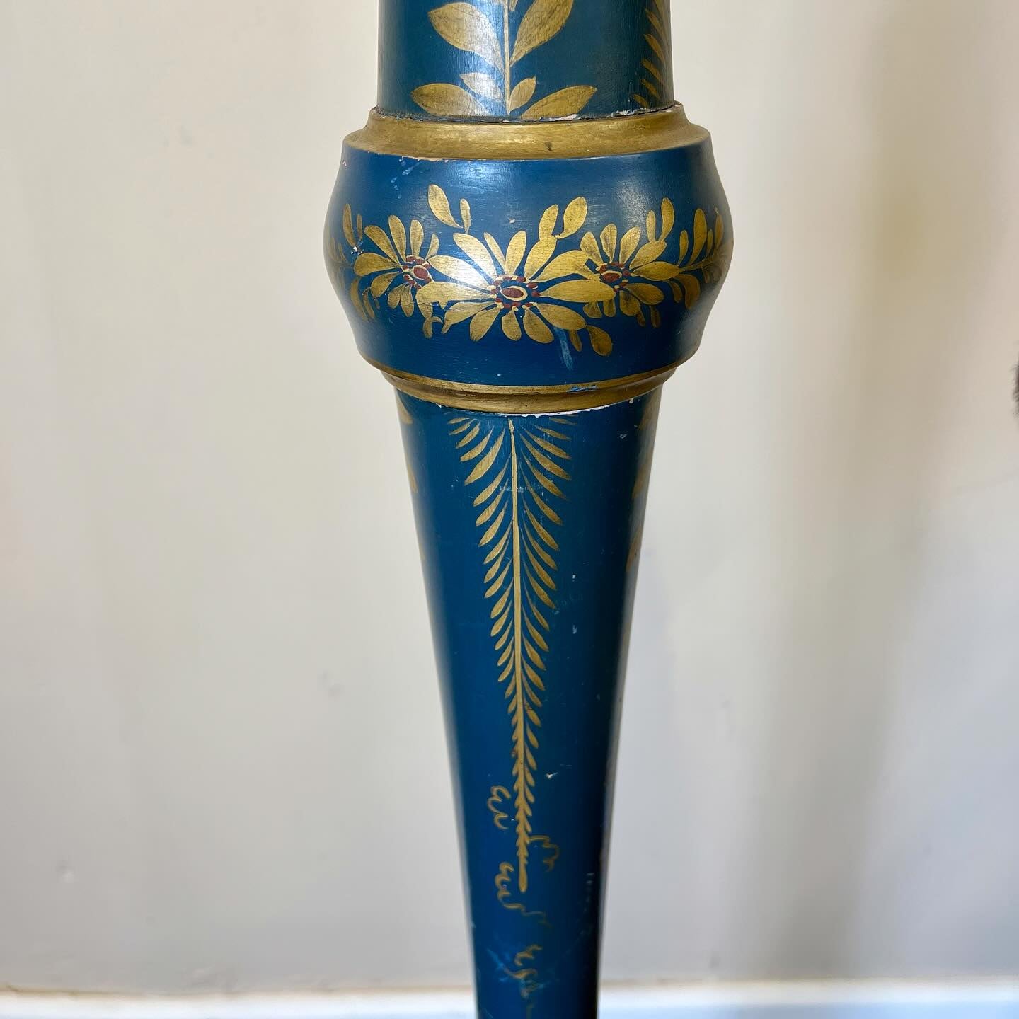 Blue chinoiserie standard lamp image 3