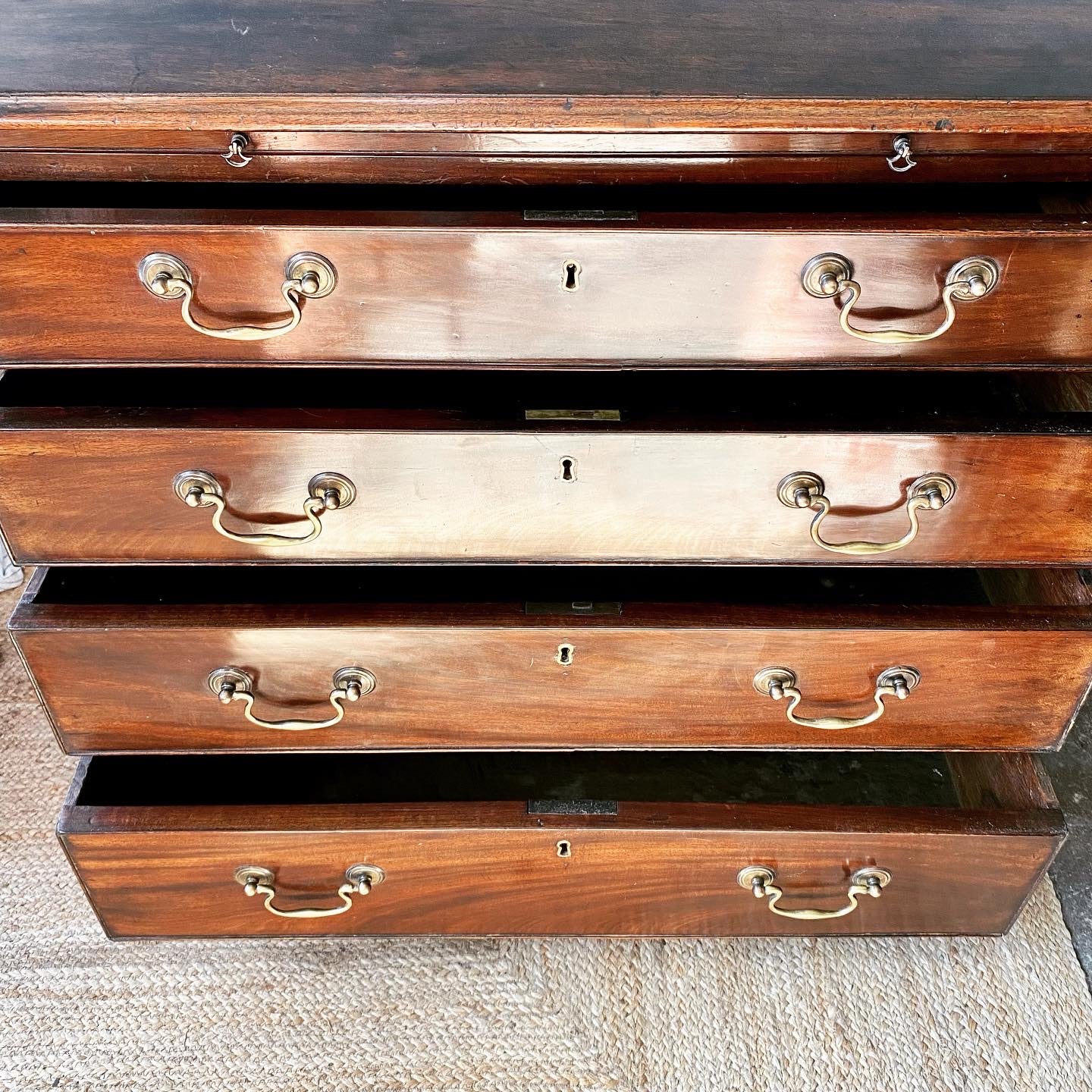 Georgian Mahogany Chest of Drawers image 3
