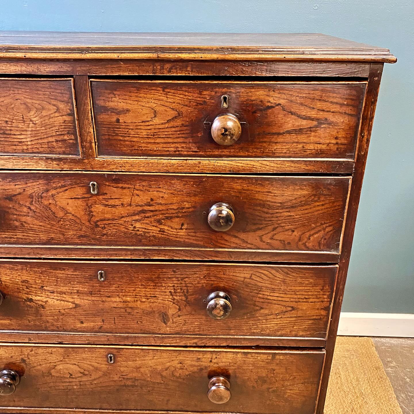 Georgian oak chest of drawers  image 2