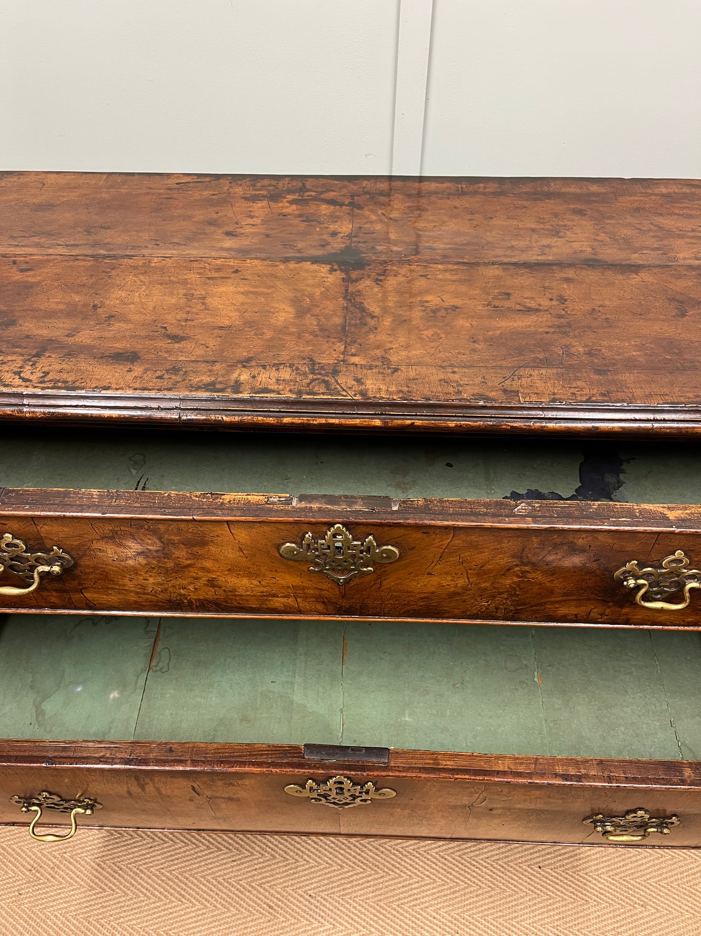 Georgian Walnut chest of drawers image 8
