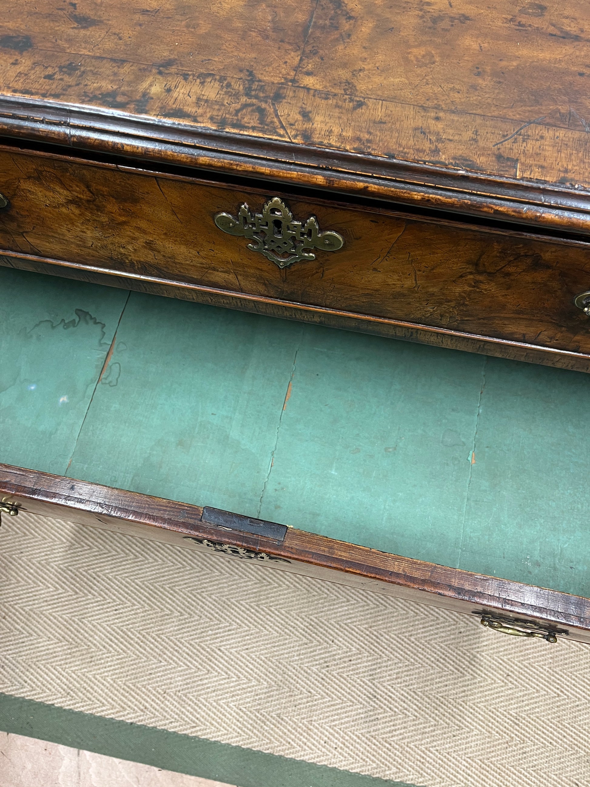 Georgian Walnut chest of drawers image 14