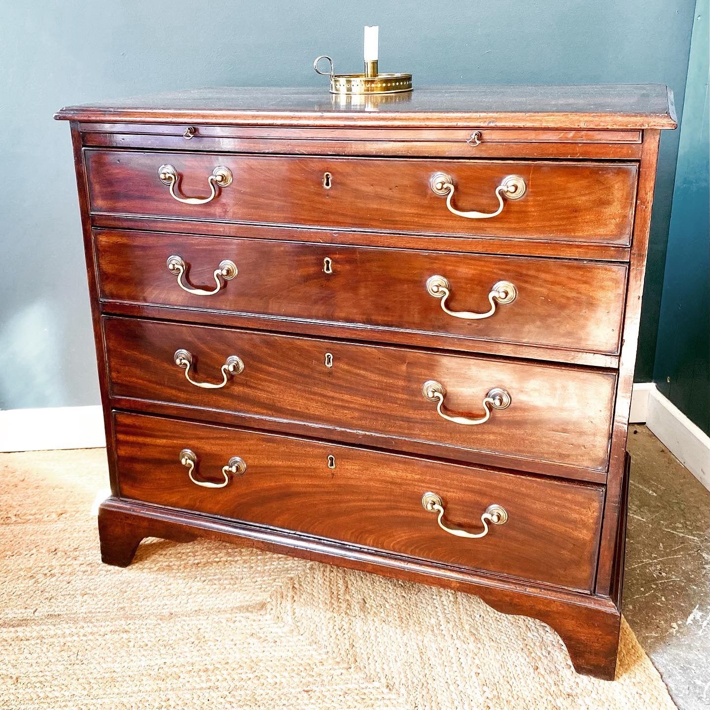 Georgian Mahogany Chest of Drawers image 0