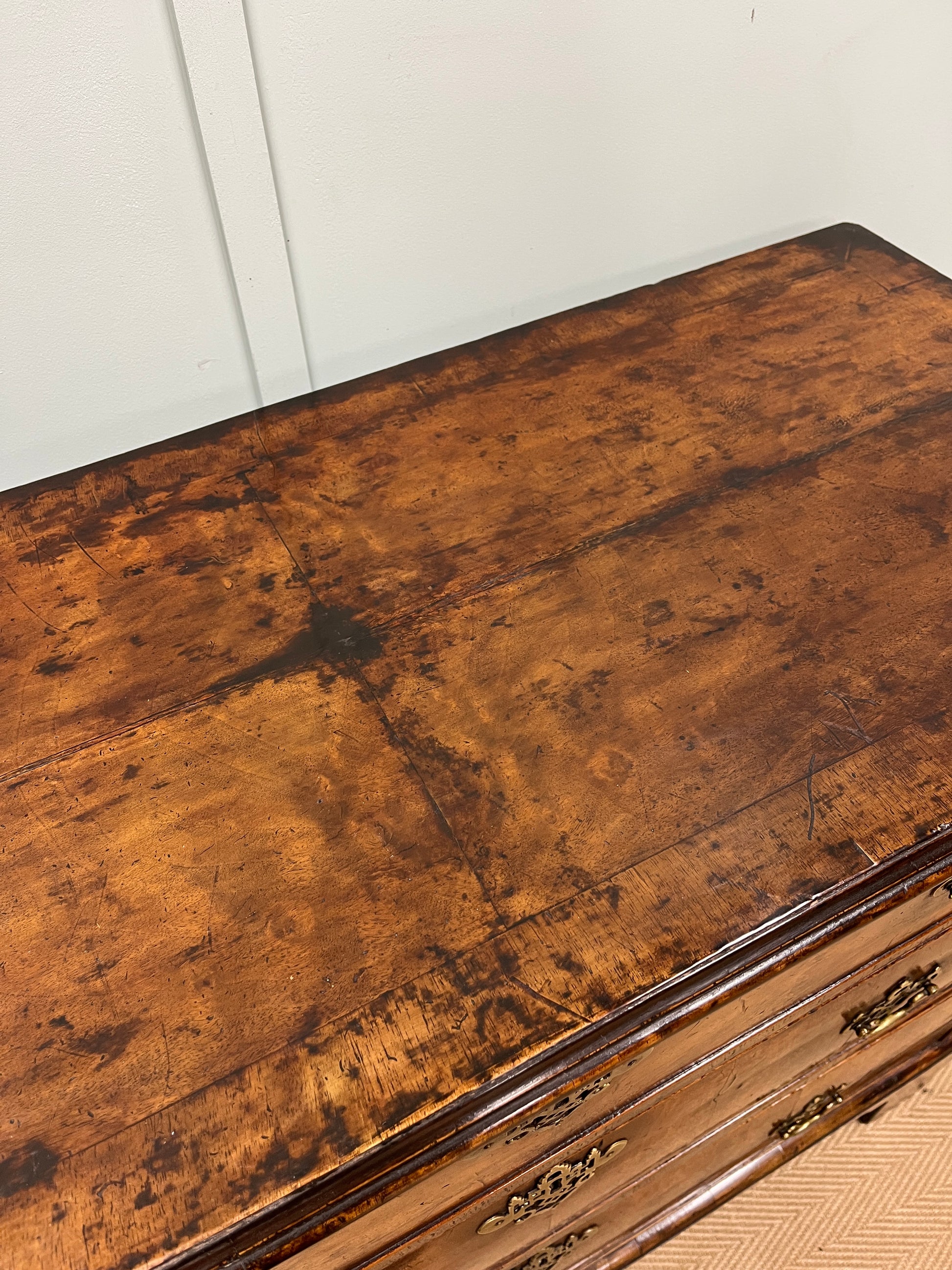 Georgian Walnut chest of drawers image 5