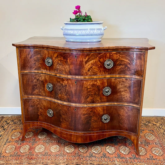 Georgian serpentine fronted chest of drawers image 0