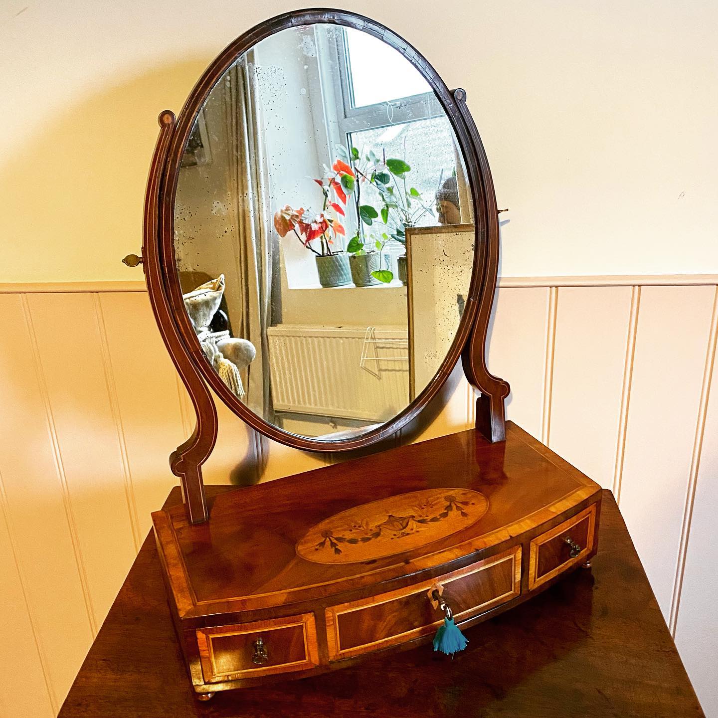 Georgian mahogany dressing table mirror image 0
