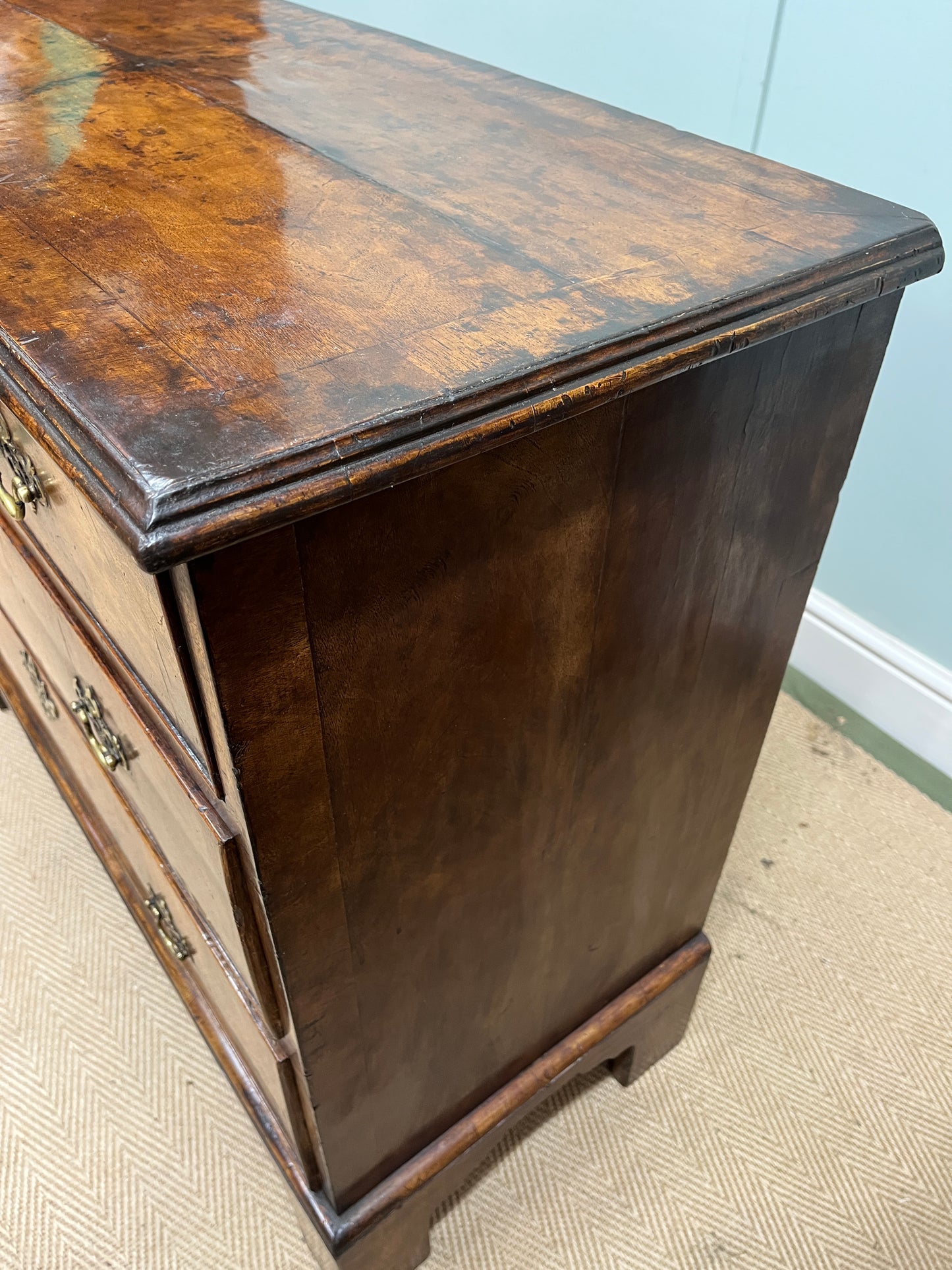 Georgian Walnut chest of drawers image 13