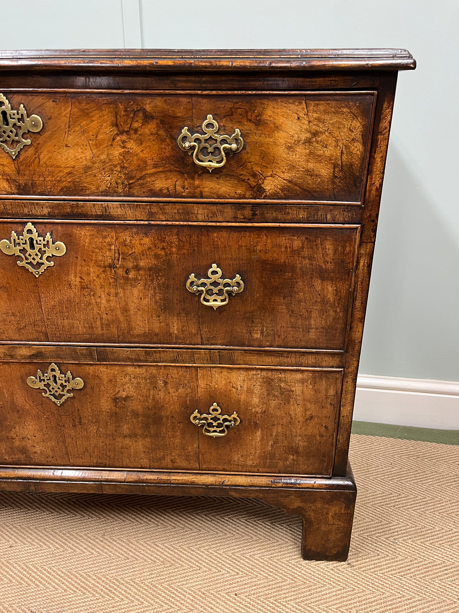 Georgian Walnut chest of drawers image 7