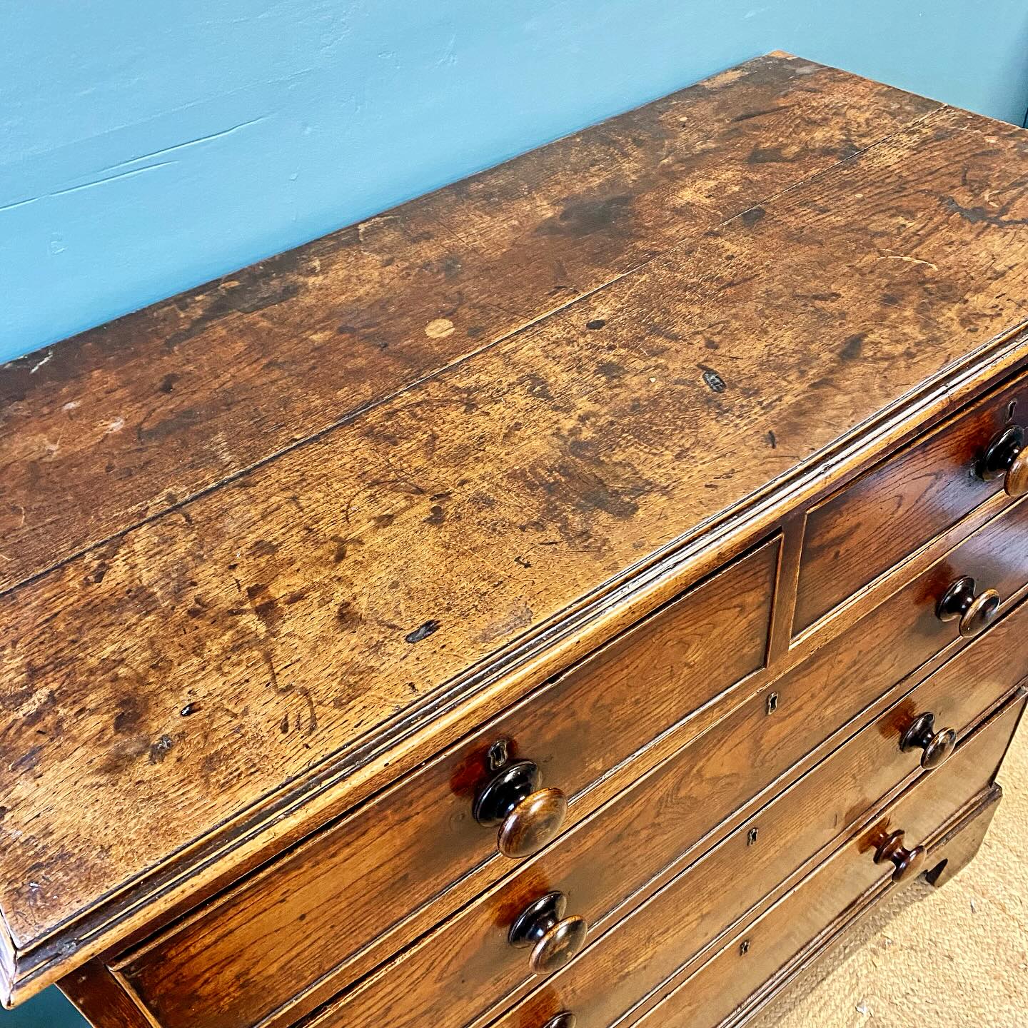Georgian oak chest of drawers  image 4