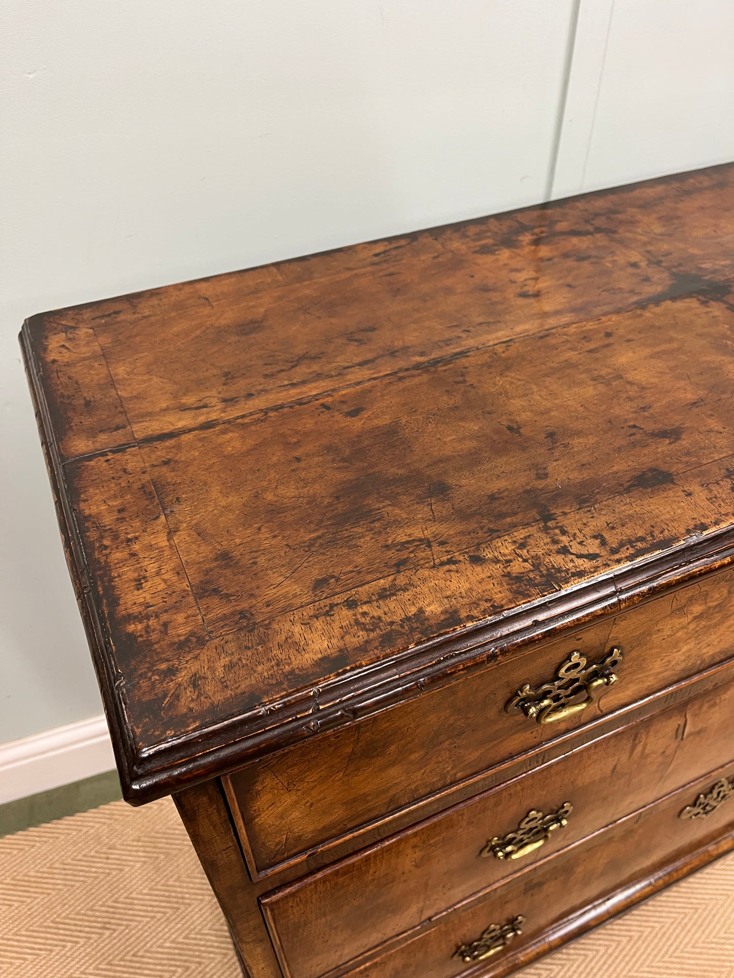 Georgian Walnut chest of drawers image 4