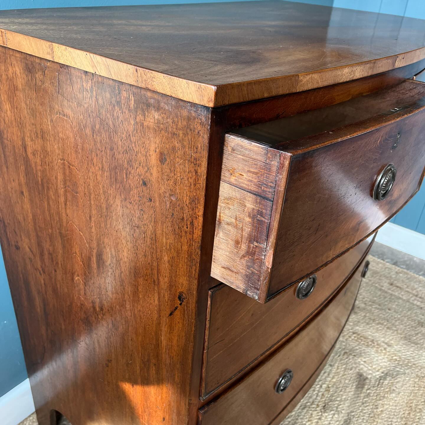 Regency bow fronted chest of drawers  image 6