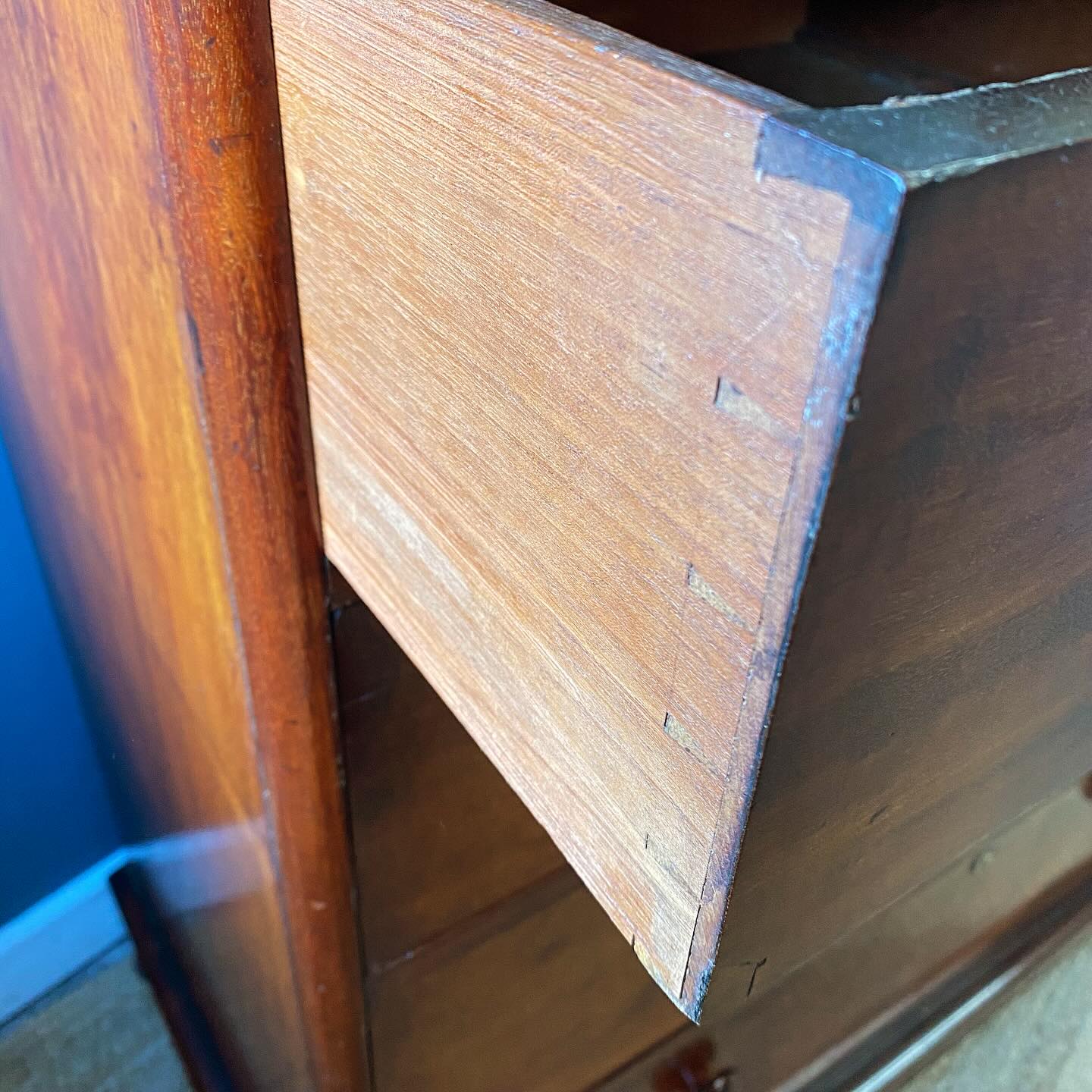 19th century mahogany chest of drawers  image 5