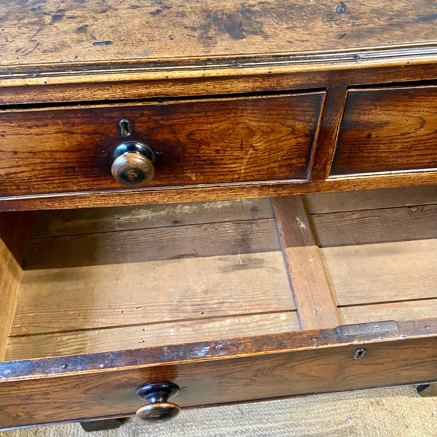 Georgian oak chest of drawers  image 9