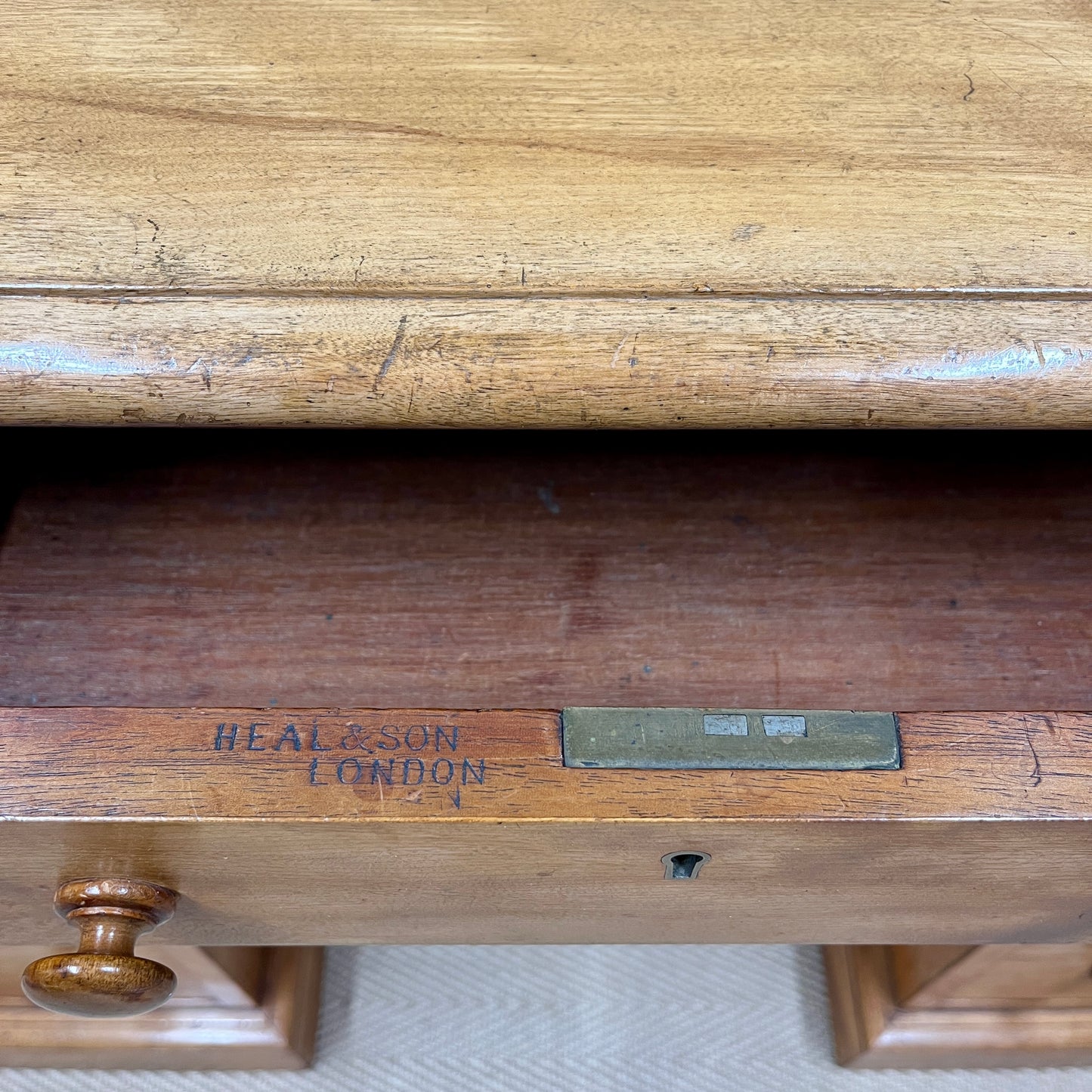 Heal and son desk