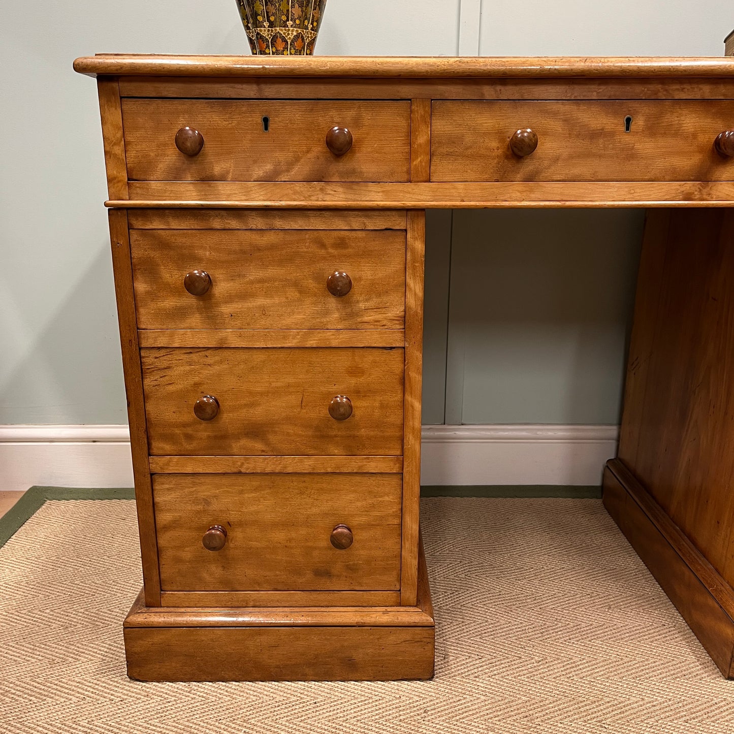 Heal and son desk