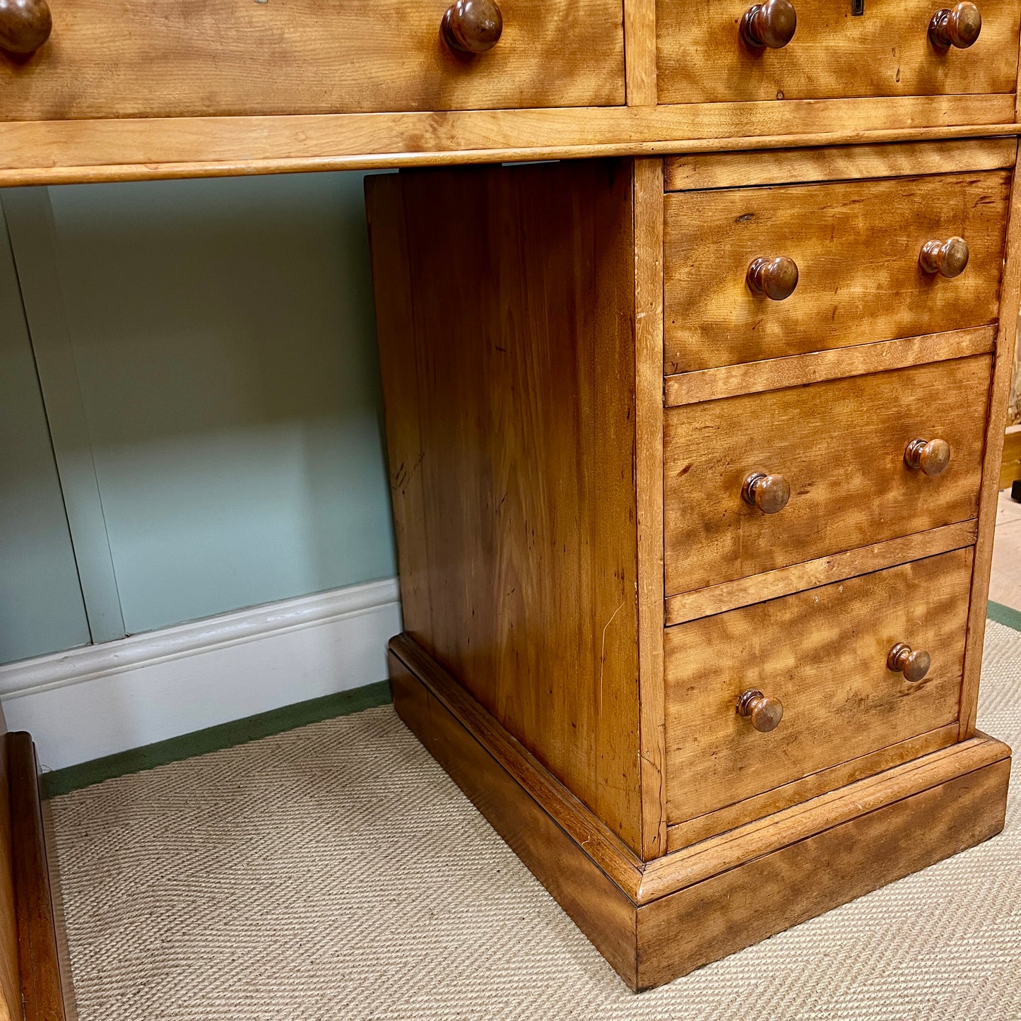 Heal and son desk