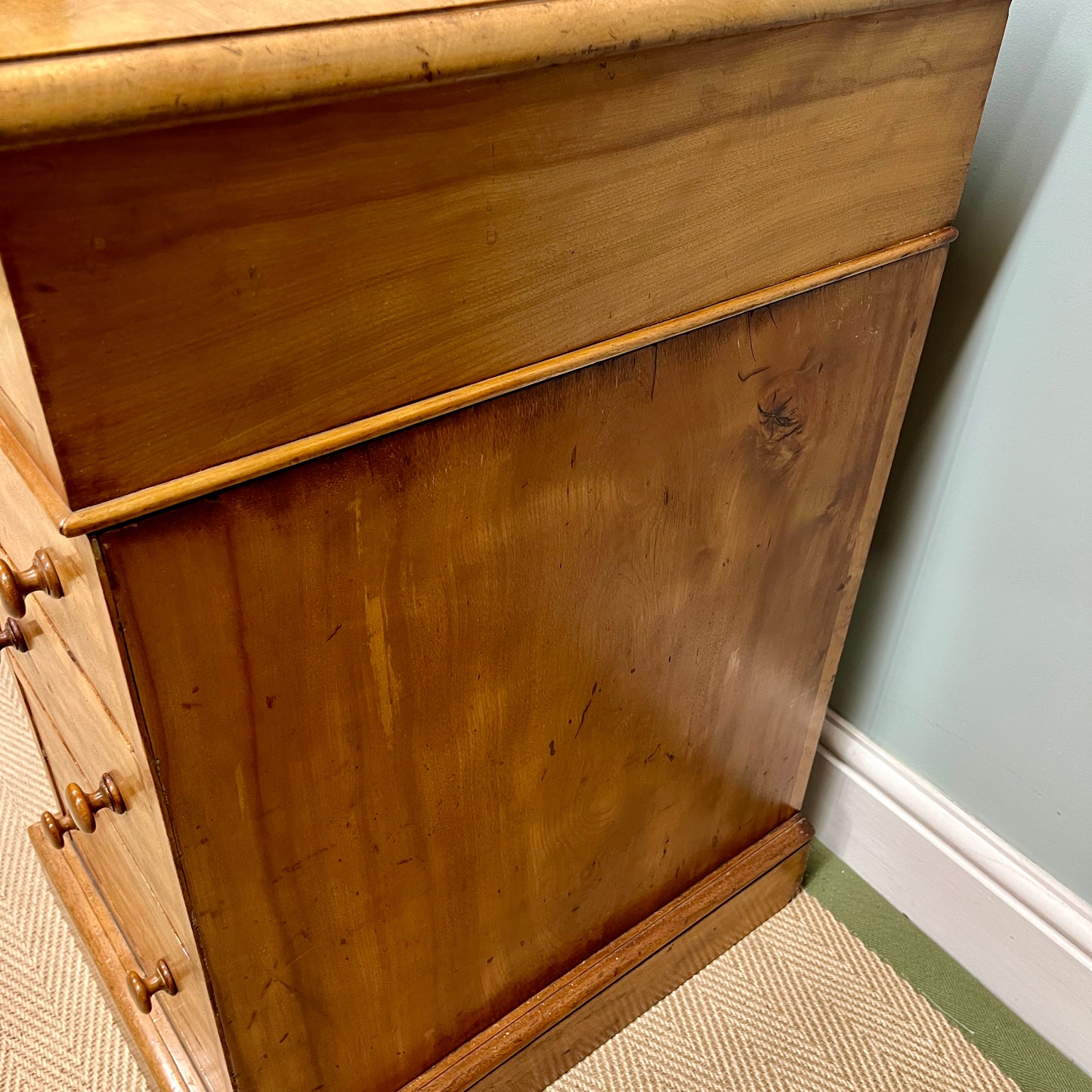 Heal and son desk