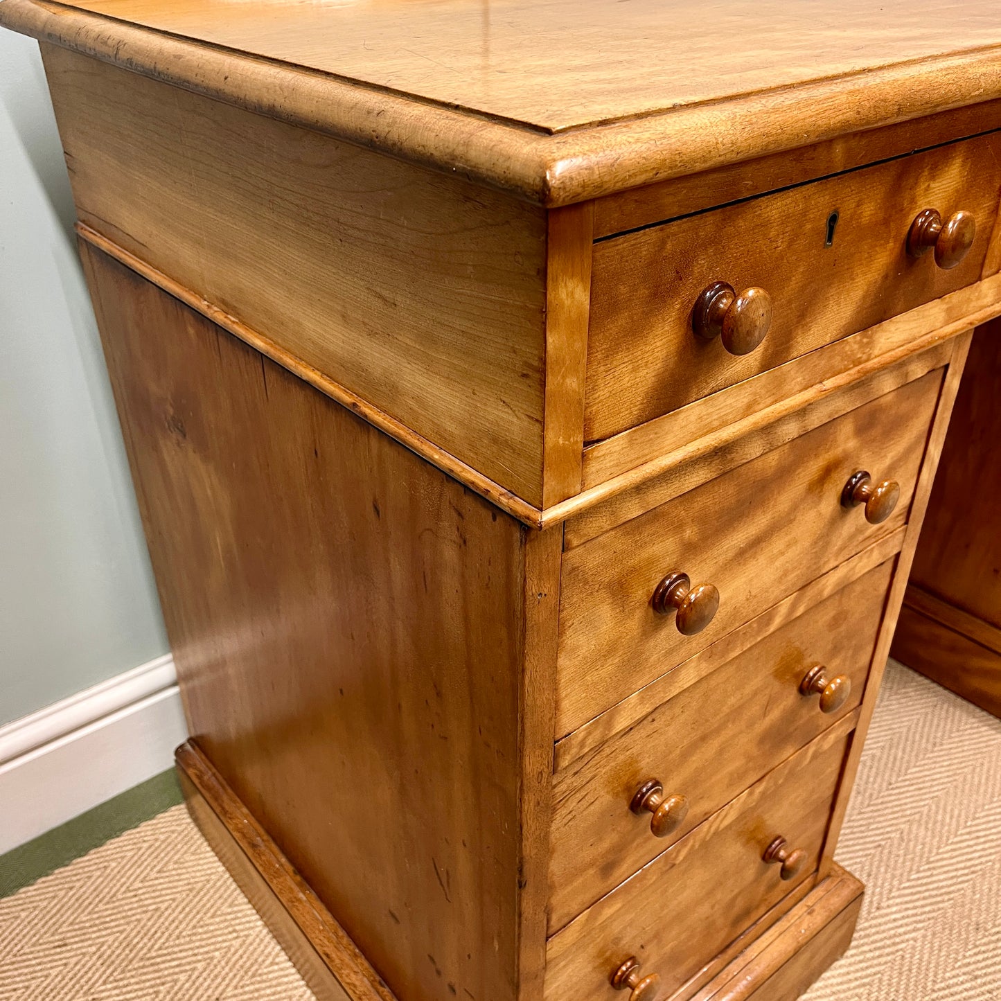 Heal and son desk