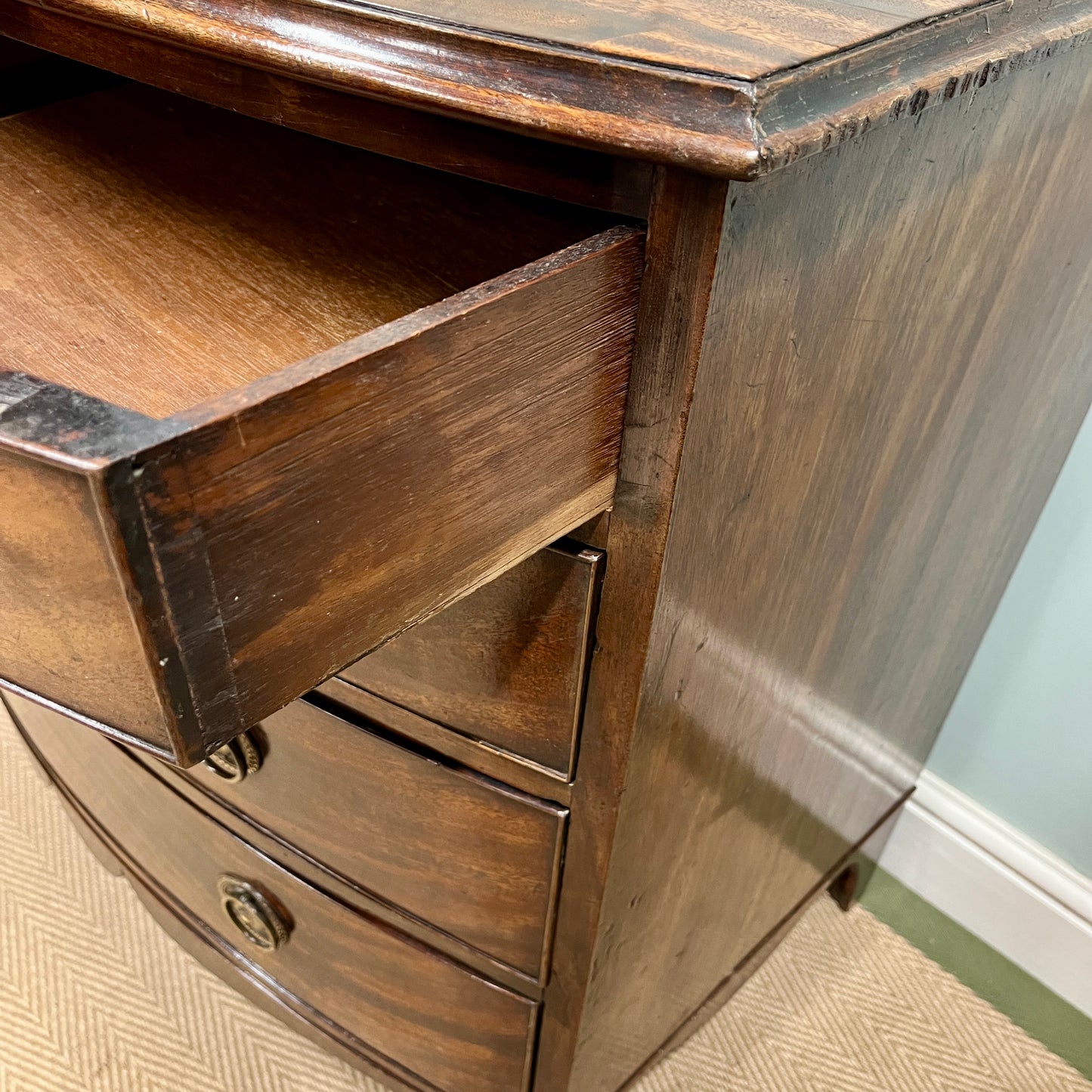 Regency mahogany chest of drawers
