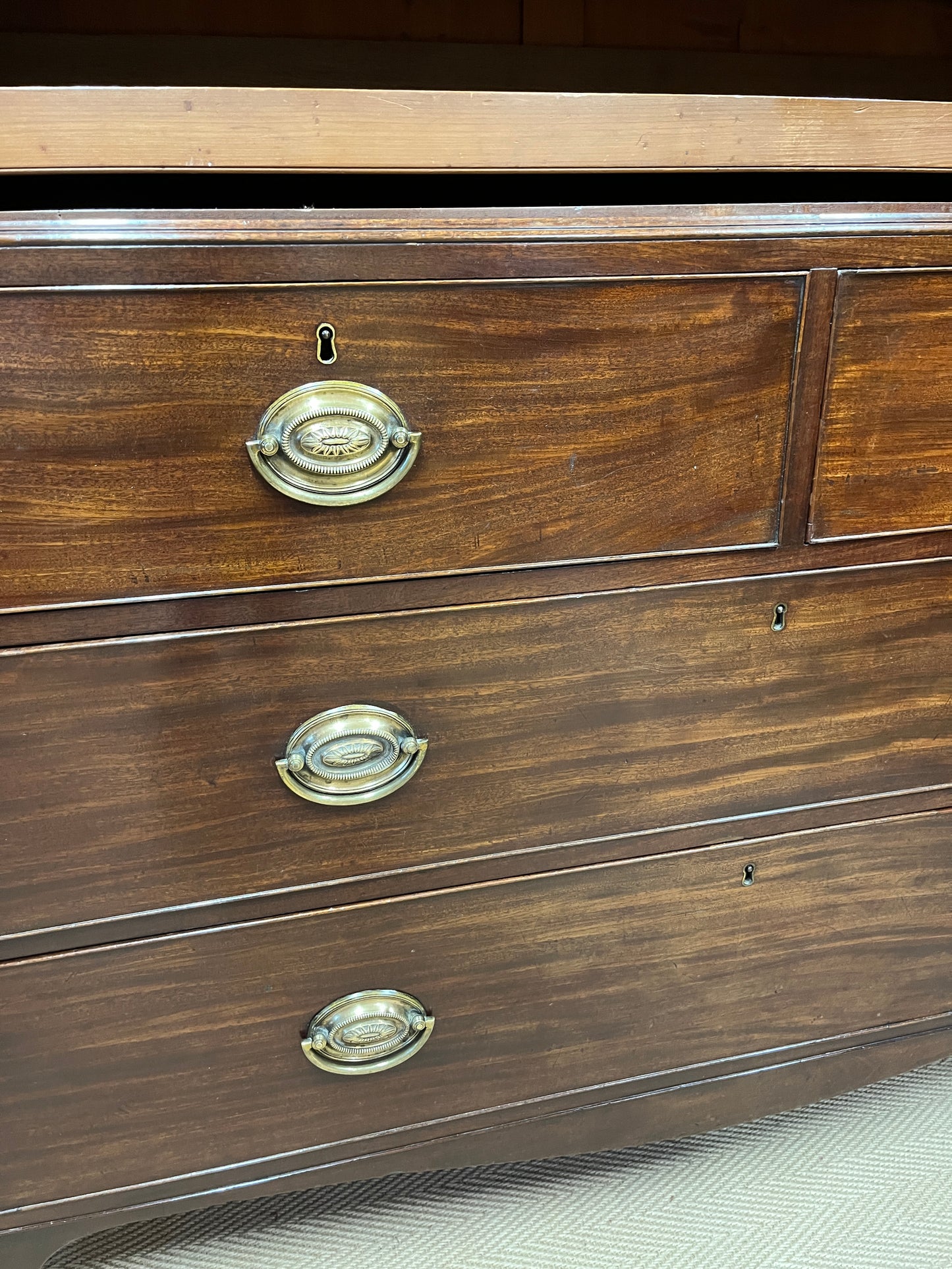 Regency linen press