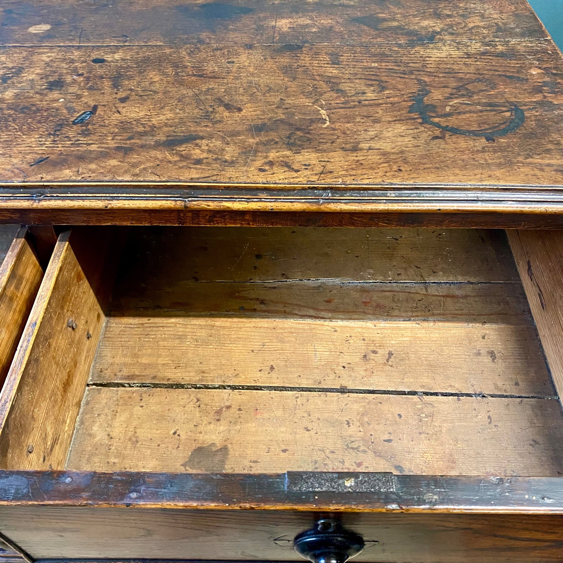 Georgian oak chest of drawers  image 7