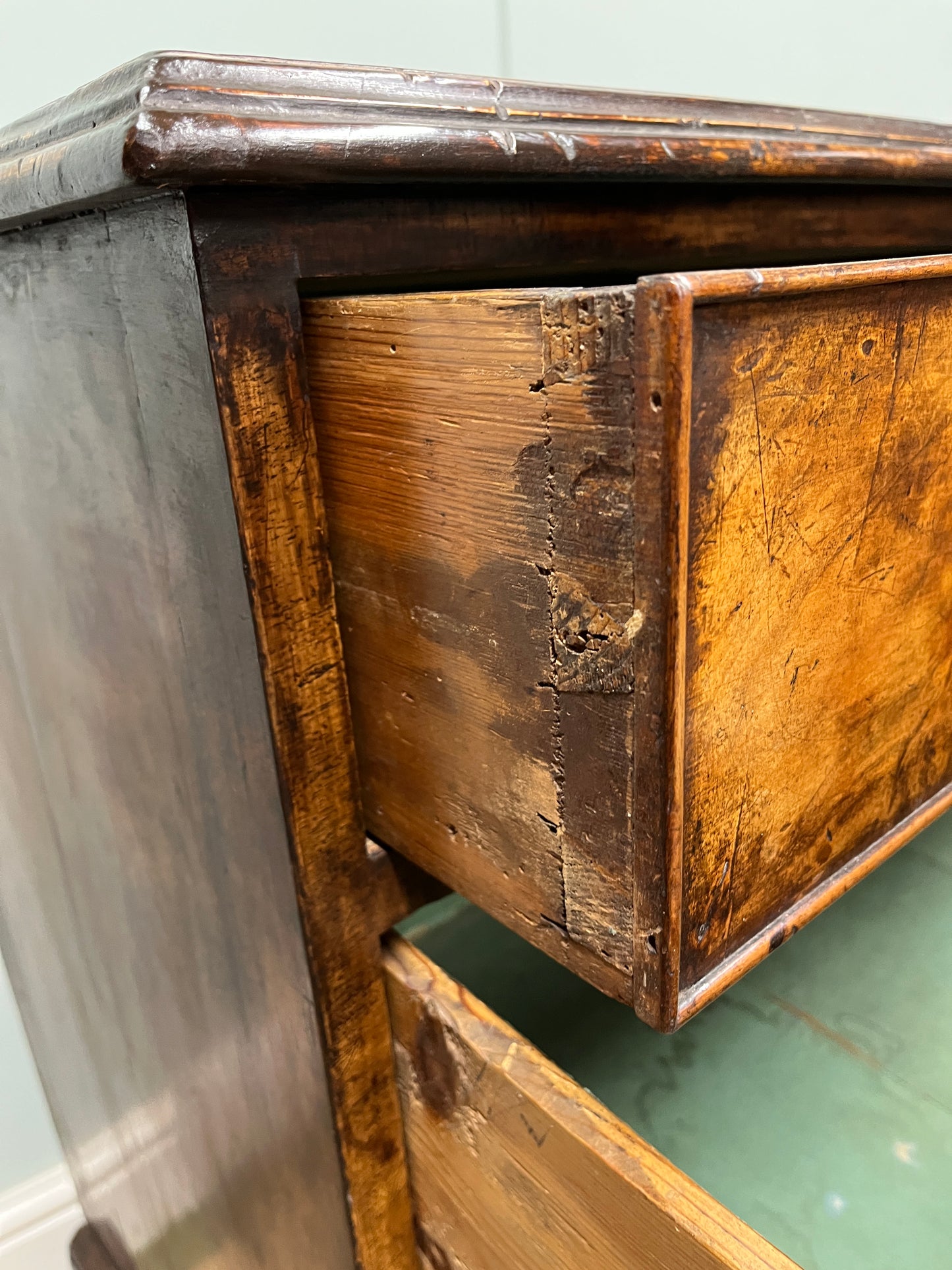 Georgian Walnut chest of drawers image 9