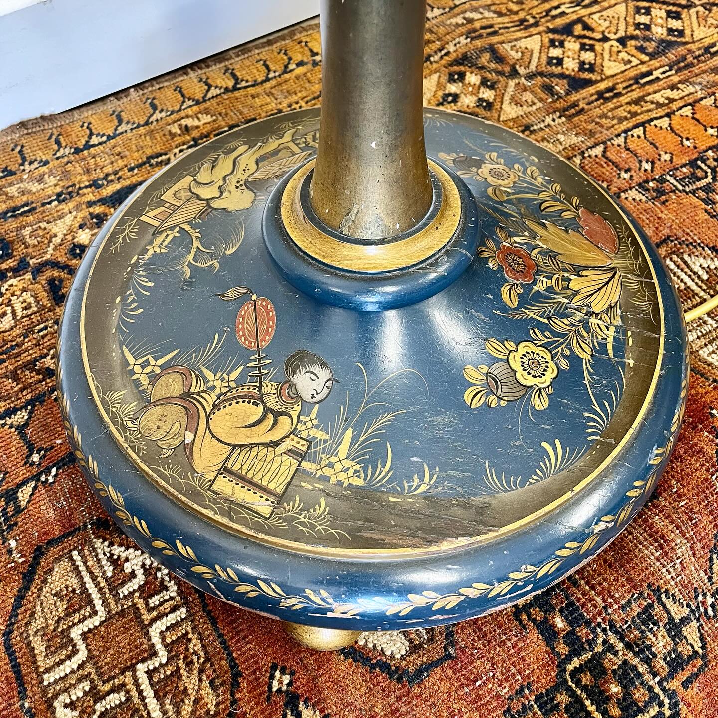 Blue chinoiserie standard lamp image 6