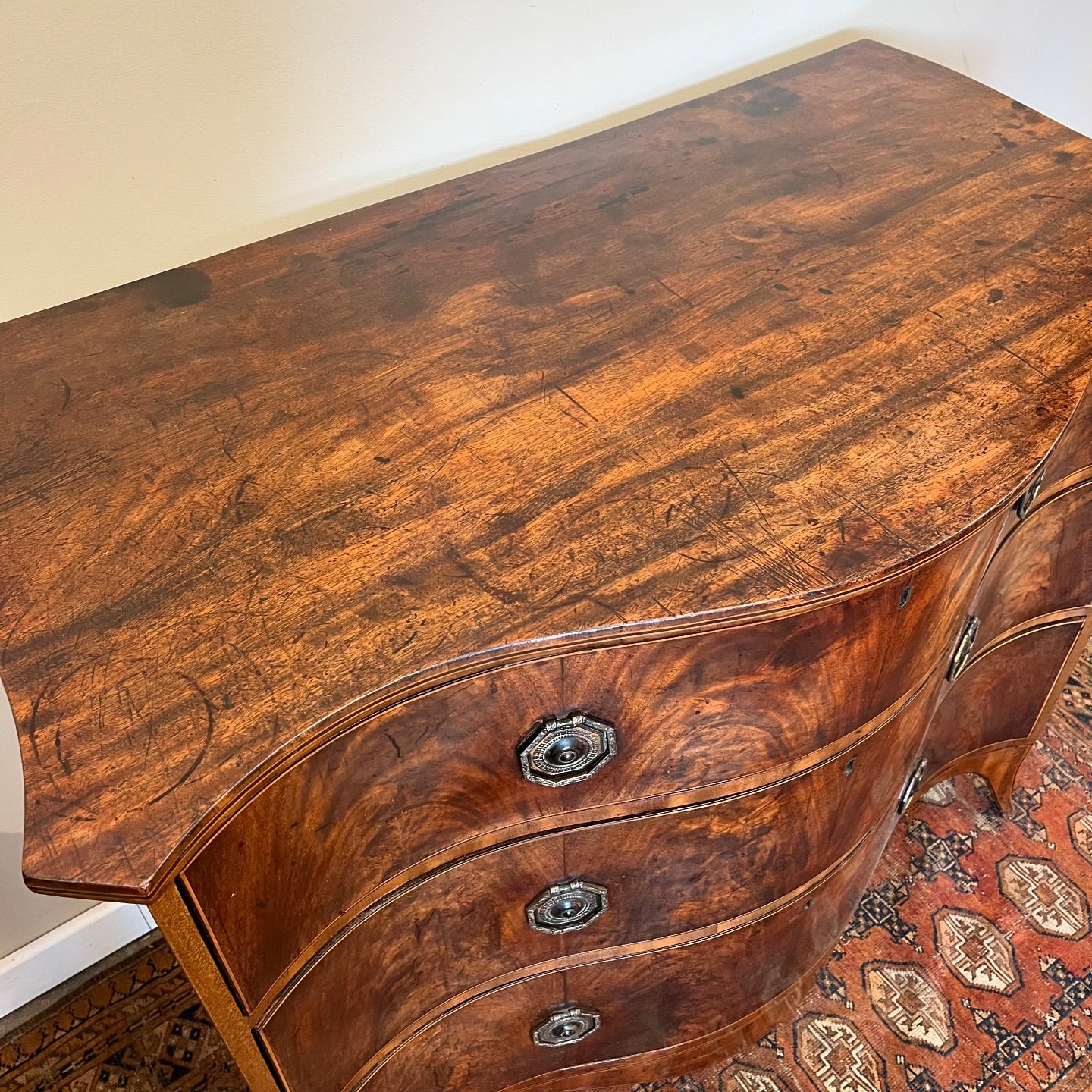 Georgian serpentine fronted chest of drawers image 3
