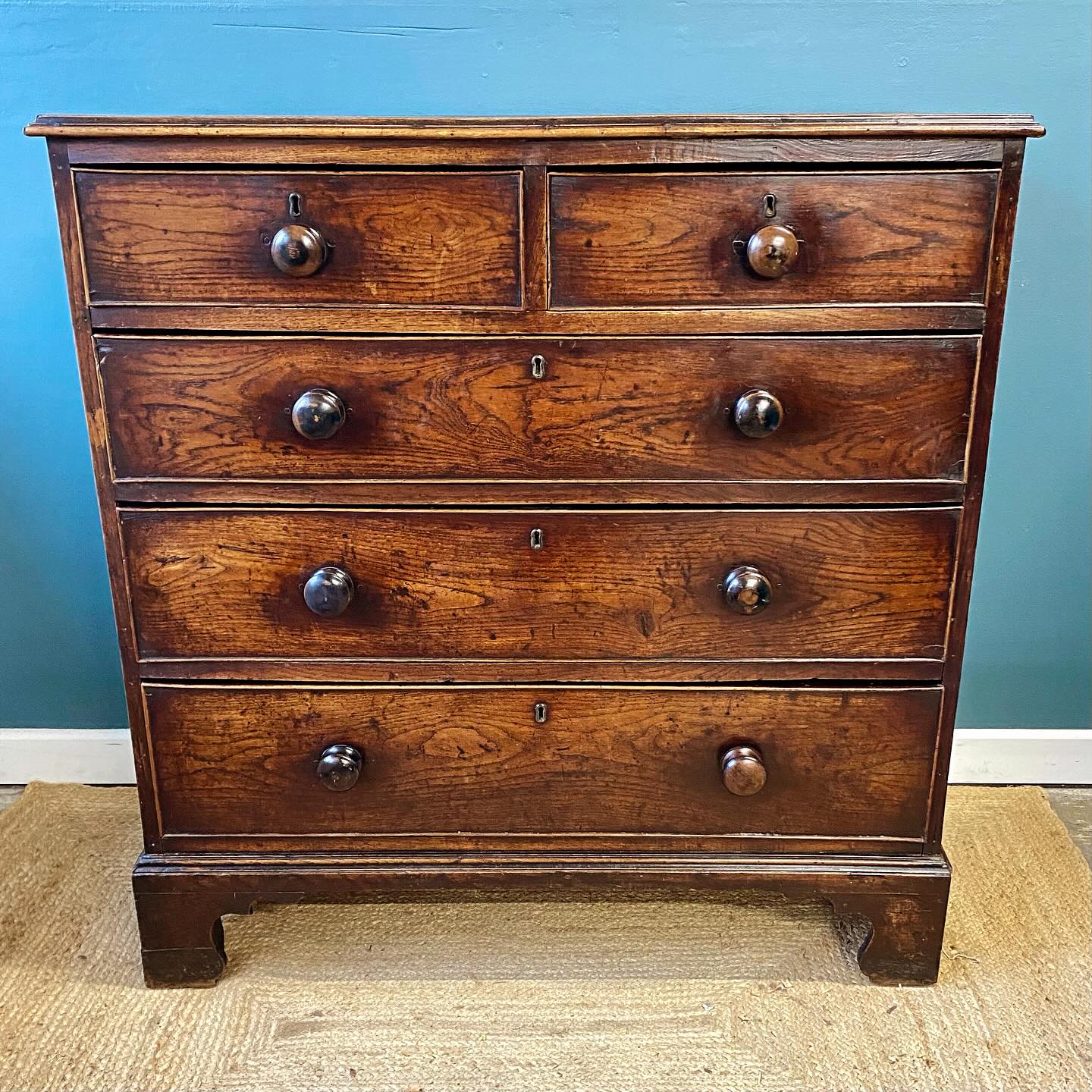 Georgian oak chest of drawers  image 1