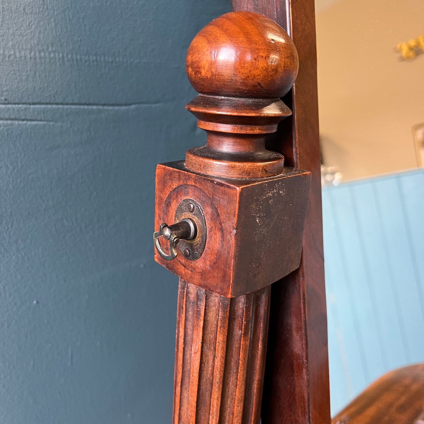 19th century mahogany toilet mirror image 4