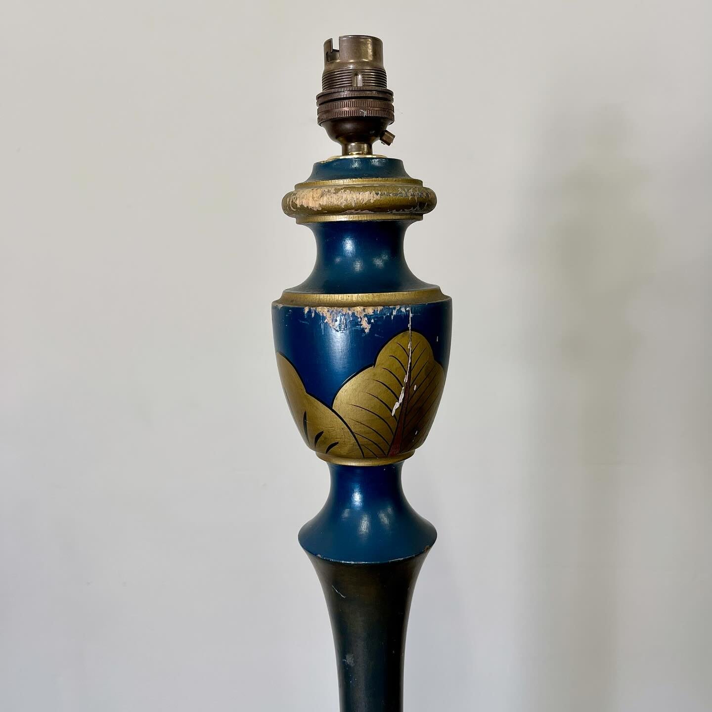 Blue chinoiserie standard lamp image 4