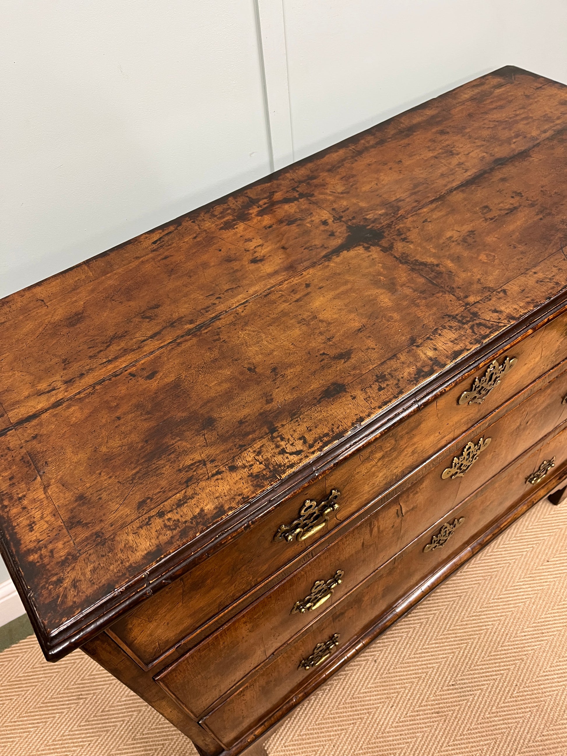 Georgian Walnut chest of drawers image 3